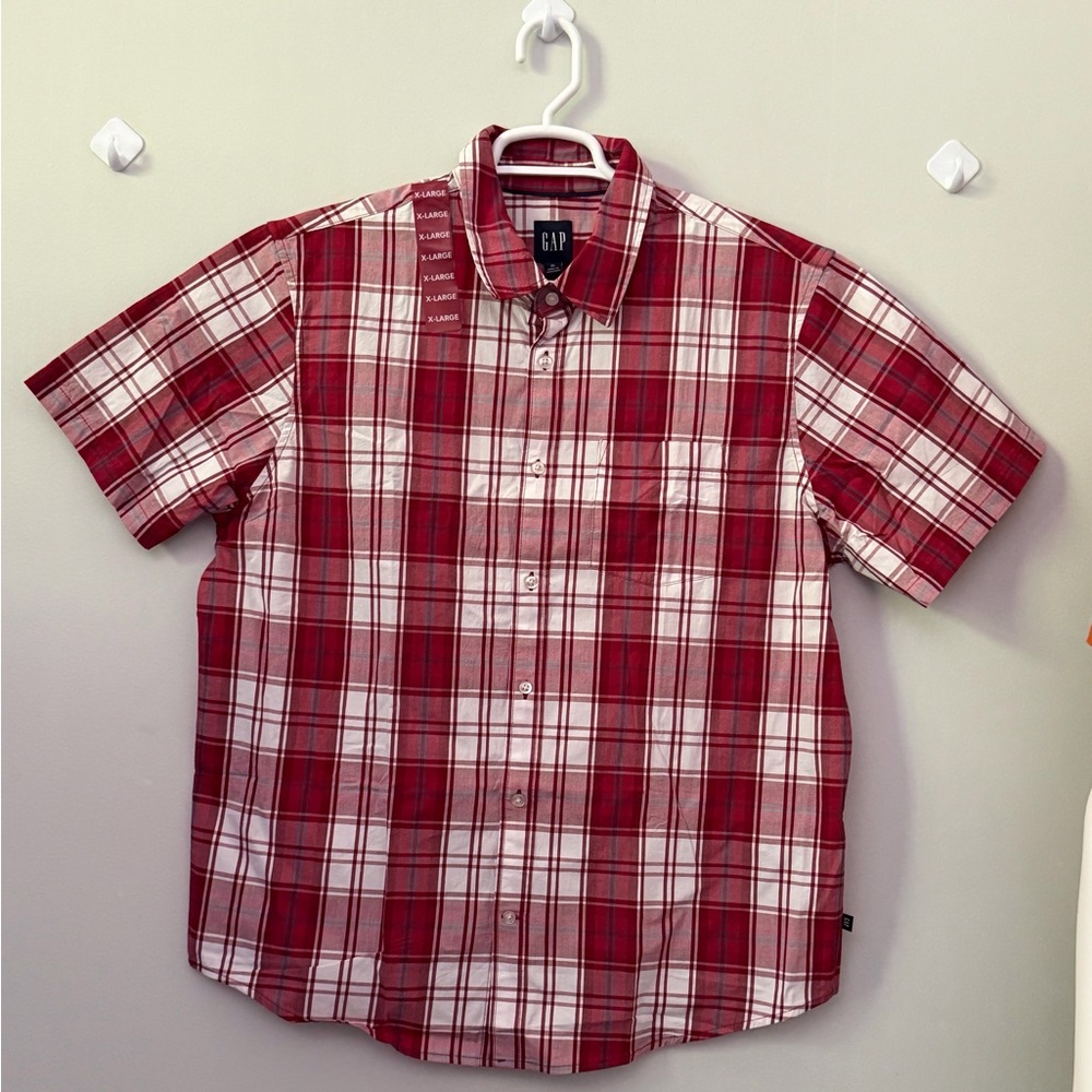 GAP Red and White Plaid Short-Sleeve Button-Down Shirt